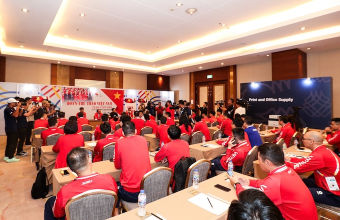 Quang cảnh buổi gặp gỡ của Bộ trưởng Nguyễn Văn Hùng với đoàn thể thao Việt Nam. Ảnh: Đức Cường