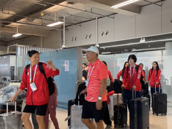 ĐT bóng chuyền nữ Việt Nam gặp sự cố tại sân bay