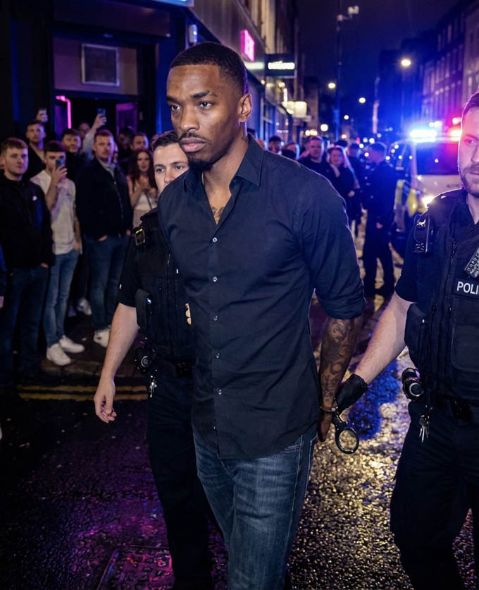 Toney gây rối nơi công cộng