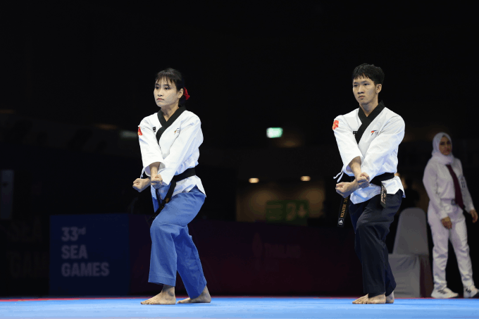 Nguyễn Trọng Phúc và Nguyễn Thị Kim Hà xuất sắc vào chung kết nội dung quyền biểu diễn đôi nam nữ Taekwondo. - Ảnh: Đức Cường