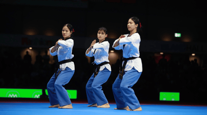 Ba nữ VĐV trẻ xuất sắc dành được tầm HCĐ tiếp theo cho đoàn thể thao Việt Nam.- Ảnh: Đức Cường