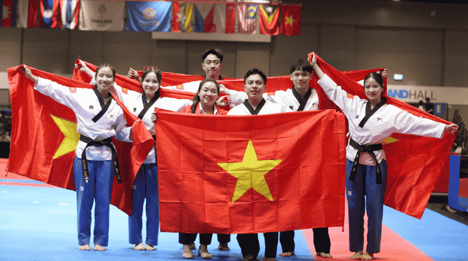 Xuất sắc đánh bại đội chủ nhà với cách biệt 120 điểm, các VĐV Taekwondo Việt Nam mang về tấm HCV thứ 2 cho Nước nhà. - Ảnh: Đức Cường