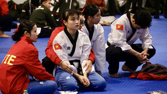 Nỗi buồn của đội nam nữ quyền cơ bản. Ảnh: Đức Cường