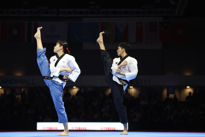 bài diễn của cặp đôi việt nam ở nội dung quyển tiêu chuẩn. Ảnh: Đức Cường 