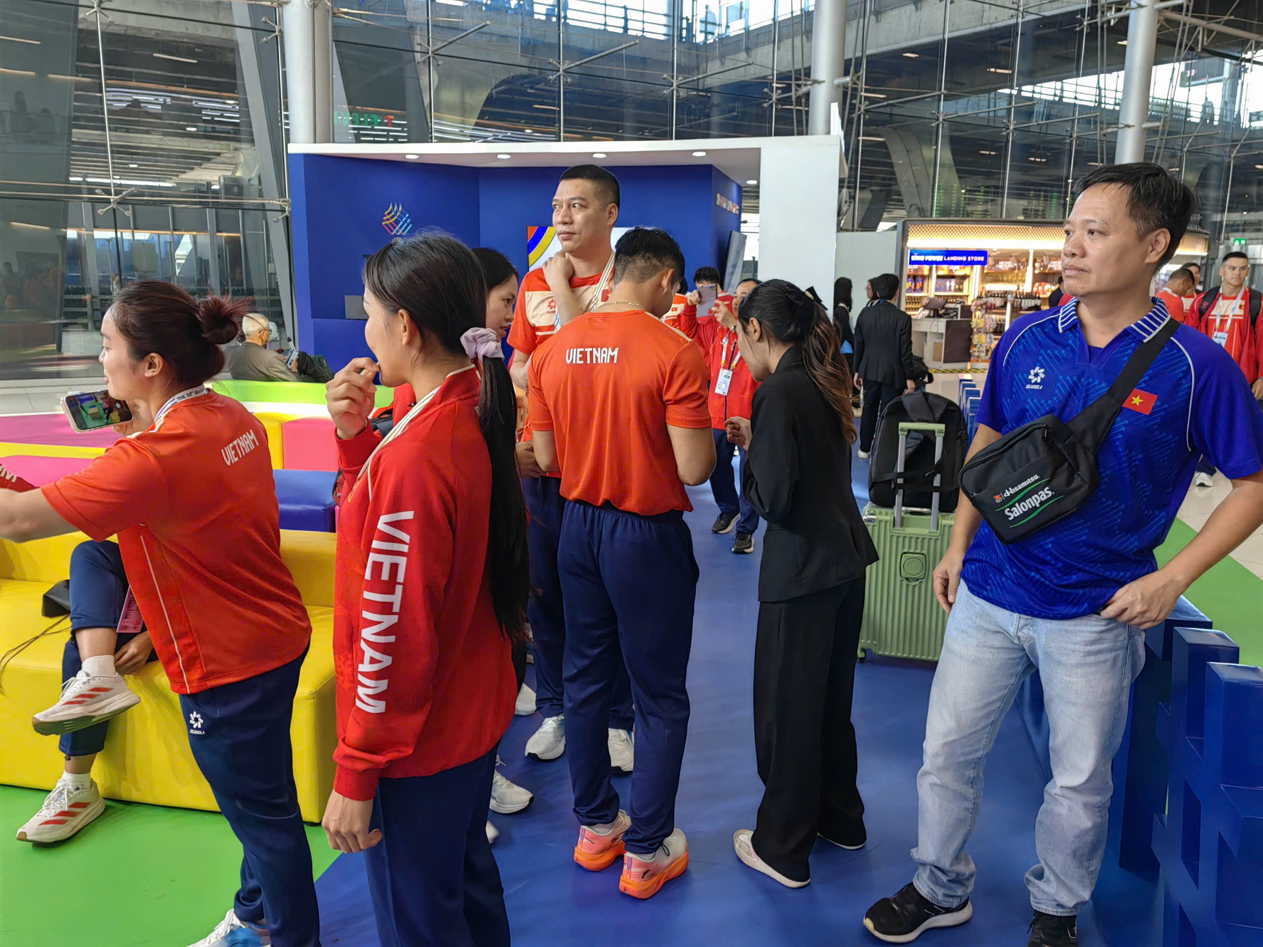 Các đội tuyển Việt Nam thi đấu SEA Games được cung cấp túi đựng đồ y tế cá nhân để chủ động hơn trong việc bảo vệ sức khỏe