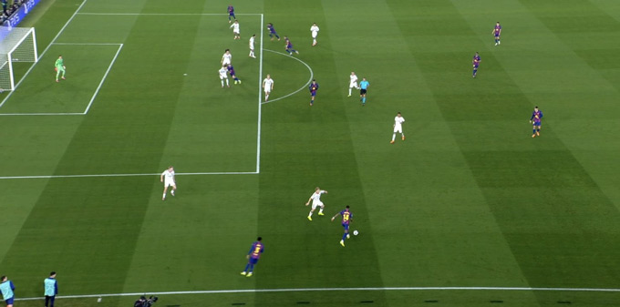 Rashford đã kiến tạo cho Kounde từ vị trí này với một đường cong tuyệt mỹ