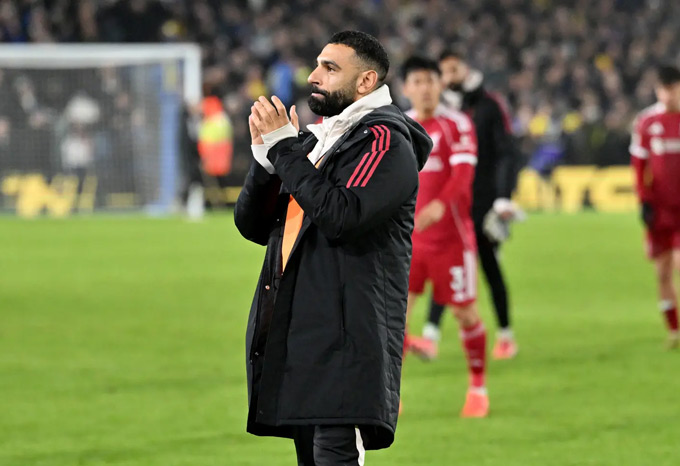 Trong khi Salah tự cô lập bản thân