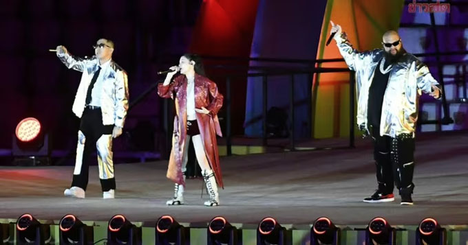 Ca sĩ Violet Wautier cùng hai nam rapper Tong Twopee và Golf F.Hero trong tiết mục mở màn lễ khai mạc SEA Games 33