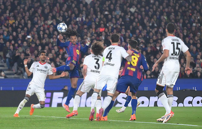 Jules Kounde giúp Barca giành thắng lợi