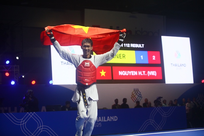 Niềm vui của Hồng Trọng khi giành HCV - Ảnh: Quốc Việt