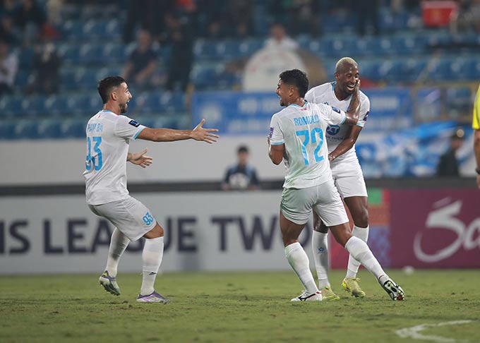 Nam Định chỉ kém cánh cửa đi tiếp đúng 1 bàn thắng - Ảnh: Nam Định FC