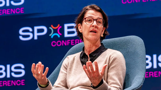 Tatjana Haenni xuất thân từ nữ cầu thủ