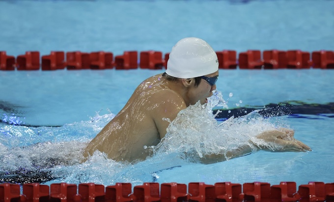 Quang Thuấn tung nước rút ở 100m ếch. Ảnh: Đức Cường