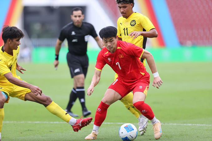 Trước đó, Đình Bắc là người ghi cả 2 bàn thắng vào lưới U22 Lào ở trận ra quân - Ảnh: Đức Cường