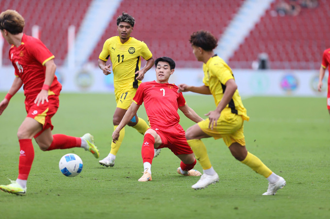 Tiền đạo đang khoác áo CAHN là người thực hiện cả hai đường chuyền thành bàn - Ảnh: Đức Cường