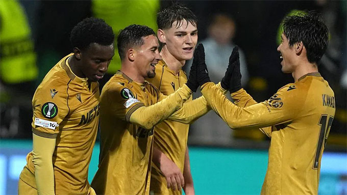 Pino ấn định thắng lợi 3-0 cho Crystal Palace