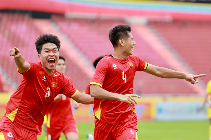 Niềm vui của Hiểu Minh sau khi ghi bàn mở tỷ số cho U22 Việt Nam ngay ở hiệp 1 