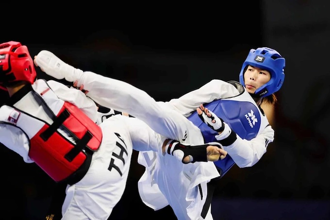 Ánh Tuyến với cú ra đoàbn thắng đối thủ Thái Lan. Ảnh: Nguyên Khôi