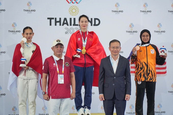 Đinh Thị Hương giành HCV hạng cân 68kg nữ. Ảnh: Đức Cường