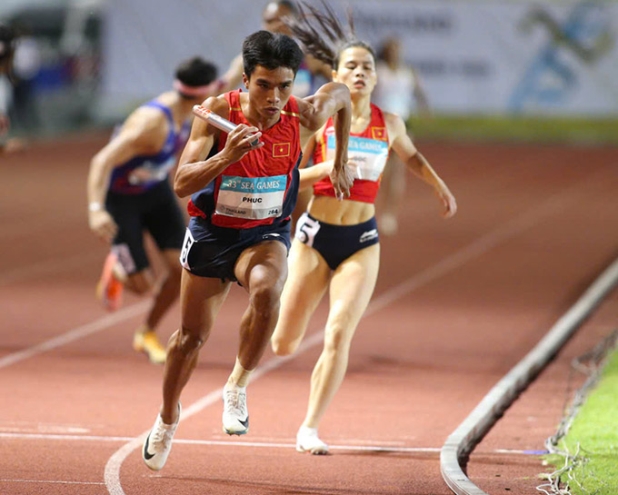 Điền kinh Việt Nam lập kỷ lục 4x400m tiếp sức hỗn hợp - Ảnh: Đức Cường