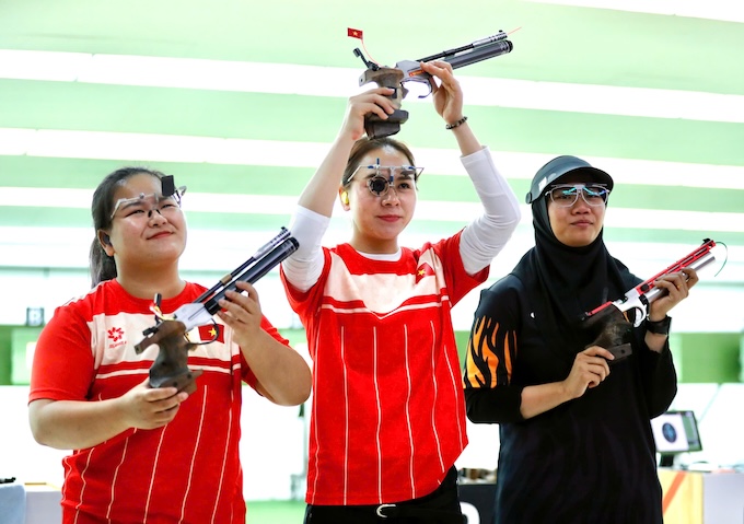 Gương mặt căng thẳng của Thu Vinh khi cô đã giành HCV. Ảnh: Anh Khoa