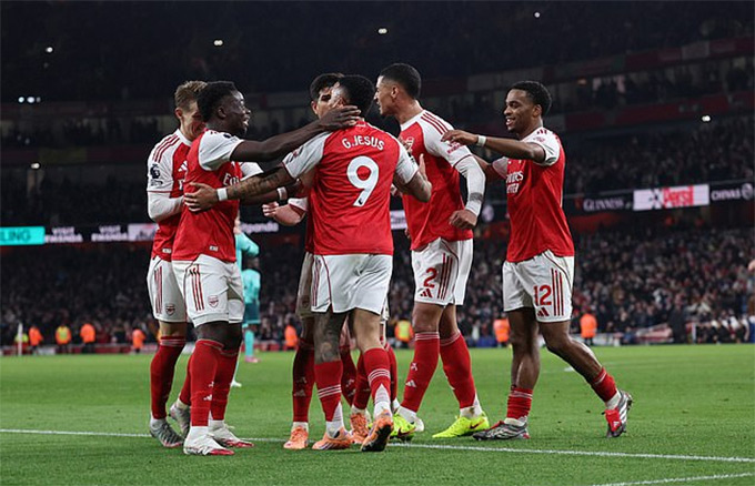 2 bàn phản lưới giúp Arsenal tiếp tục mạch trận chiến thắng