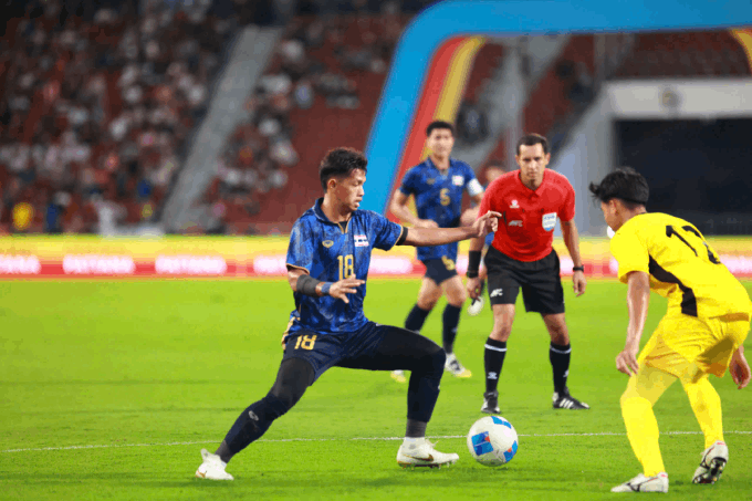 Tiền đạo Iklas Saron có hiệp thi đấu chói sáng dù chưa ghi bàn - Ảnh: Đức Cường