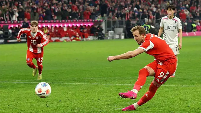Kane ghi bàn cho Bayern trên chấm 11m
