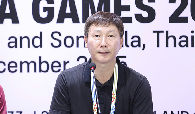 HLV Kim Sang Sik hạnh phúc khi đưa U22 Việt Nam vào chung kết SEA Games 33 -Ảnh: Đức Cường