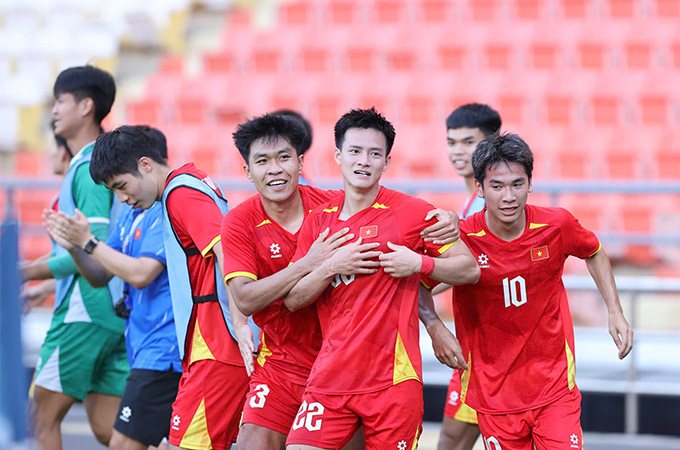 U22 Việt Nam được thưởng thêm 500 triệu đồng sau chiến thắng trước U22 Philippines ở bán kết SEA Games 33 - Ảnh: Đức Cường