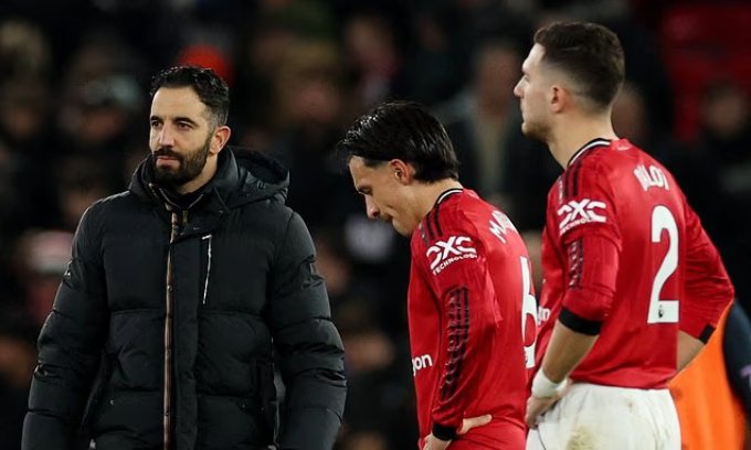 Amorim cũng có trách nhiệm trong khâu phòng ngự của MU