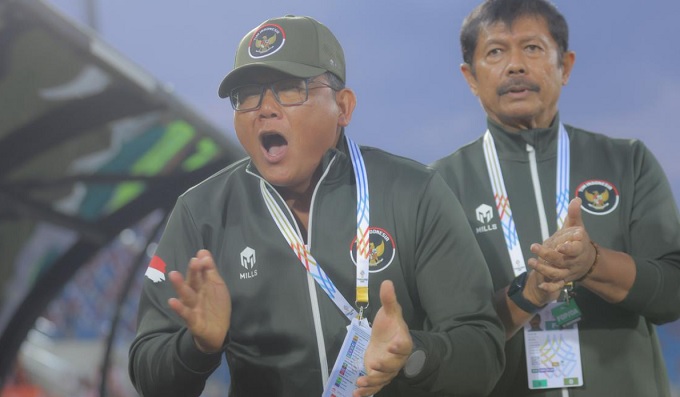 HLV Indra (trái) bị sa thải sớm