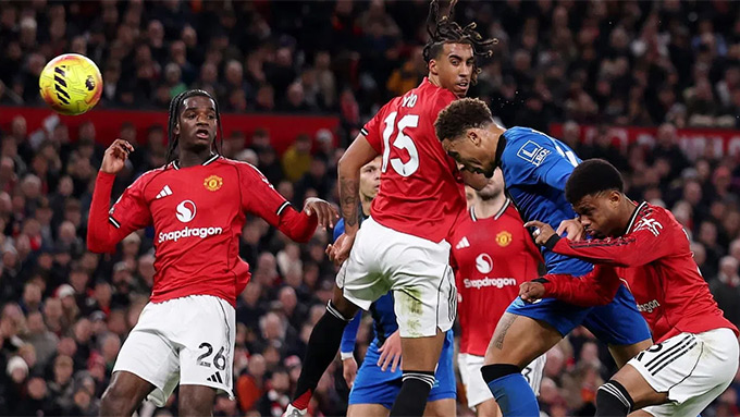 Heaven mắc lỗi ở ít nhất 2 bàn thua của MU trước Bournemouth