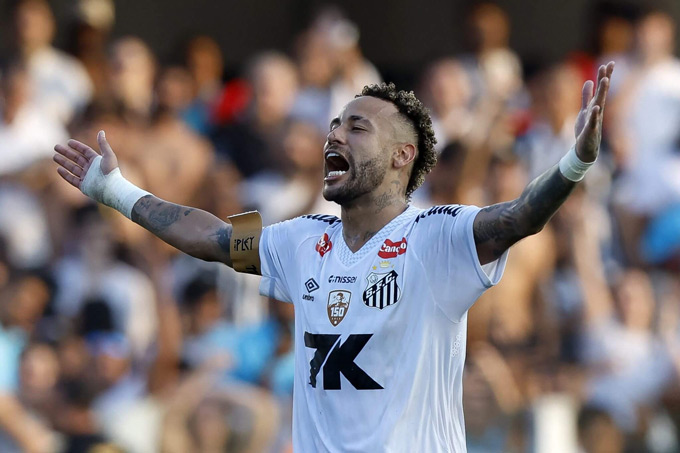 Neymar đang cố gắng tìm lại phong độ đỉnh cao trong màu áo Santos