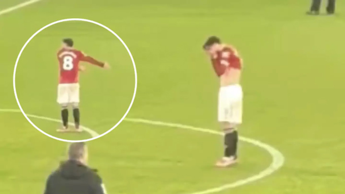 Bruno liên tục vung tay sau khi trọng tài nổi còi kết thúc trận đấu