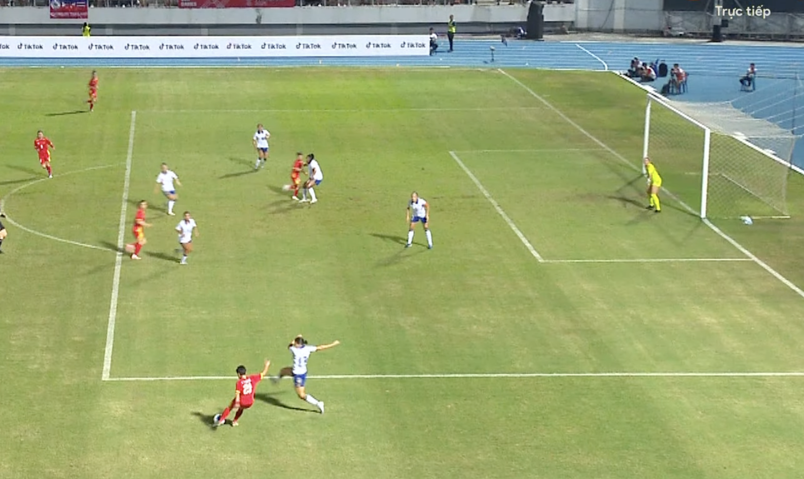 Trọng tài đã tưởng tượng ra pha việt vị của đội bóng áo đỏ