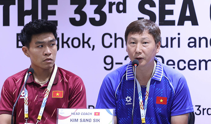 HLV Kim thể hiện quyết tâm cùng U22 Việt Nam lần thứ 2 giành chức vô địch trên đất Thái - Ảnh: Đức Cường