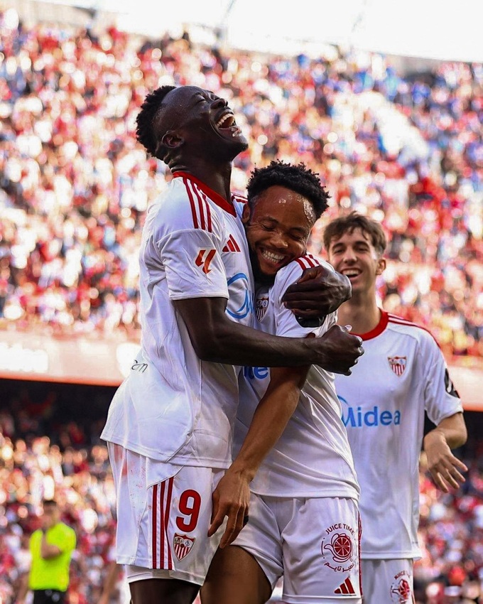 Sevilla phải nhả bộ đôi vừa tỏa sáng trong trận thắng Oviedo 4-0 là Akor Adams và Chidera Ejuke cho ĐT Nigeria.