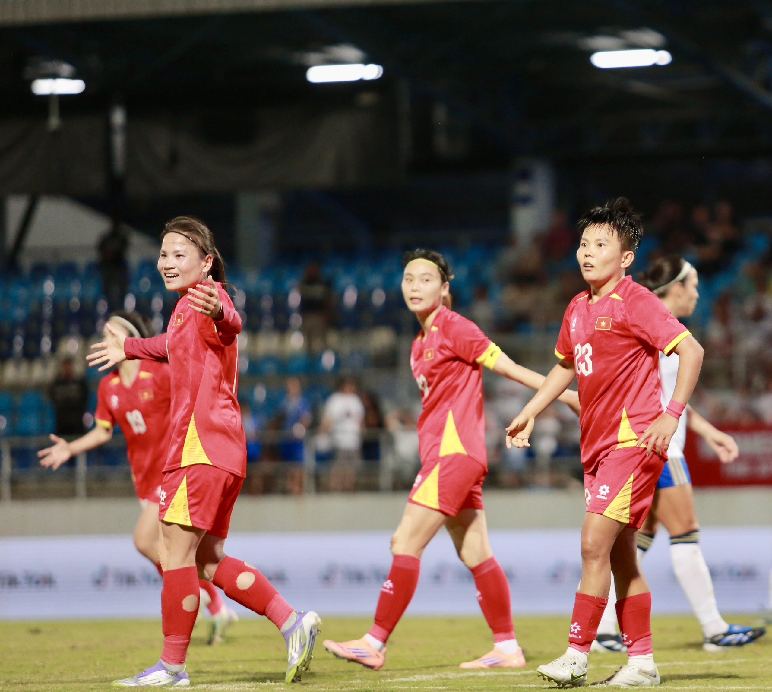 Truyền thông Philippines cũng đứng về phía Bích Thuỳ và đồng đội - Ảnh: Đức Cường