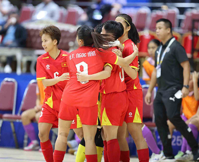 Niềm vui vô địch của ĐT futsal nữ Việt Nam 