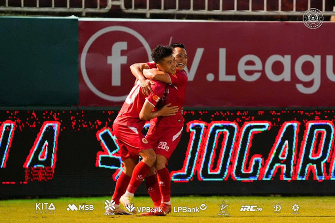 Niềm vui của Phan Văn Đức và đồng đội