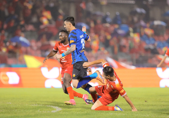 HAGL (áo xanh) có thể thắng CAHN?