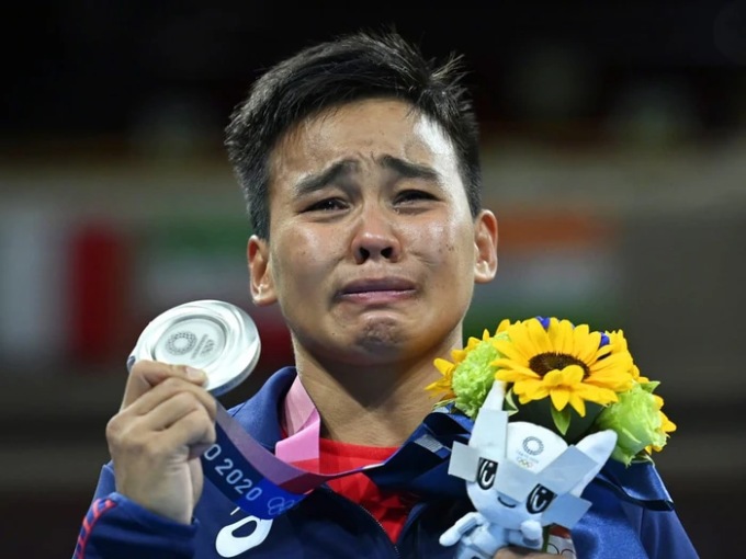 Nesthy Alcayde Petecio bật khóc vì bị xử ép