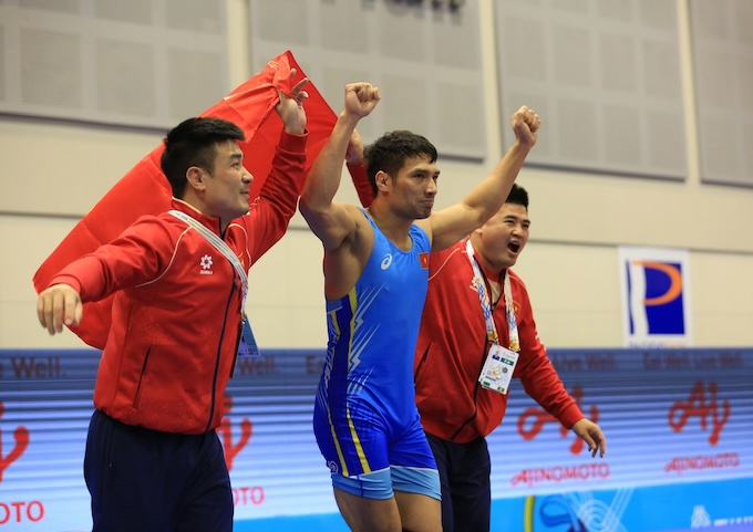 Cấn Tất Dự giành chiếc HCV chỉ sau 32 giây của trận chung kết. Ảnh: Khả Hoà 