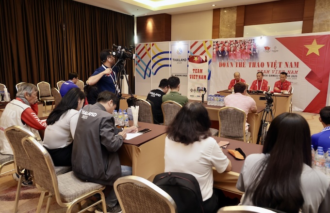 Quang cảnh cuộc gặp gỡ của Trưởng đoàn thể thao Việt Nam với báo chí. Ảnh: Anh Khoa