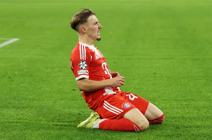 Kane khuyên Karl giữ đúng tinh thần, duy trì sự tập luyện nghiêm túc để thăng tiến