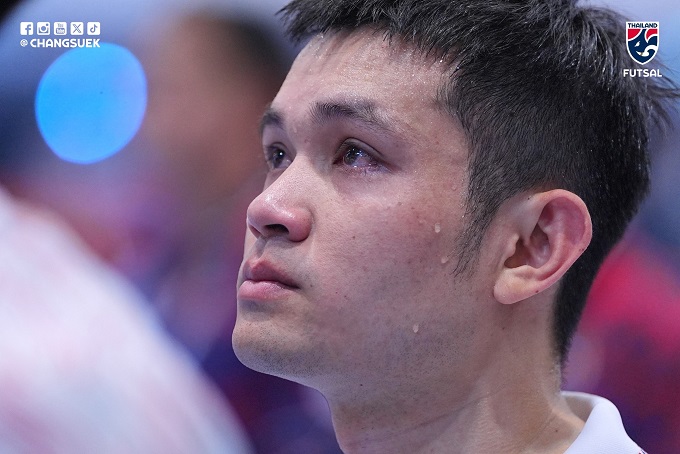 Những giọt nước mắt của cầu thủ Thái Lan