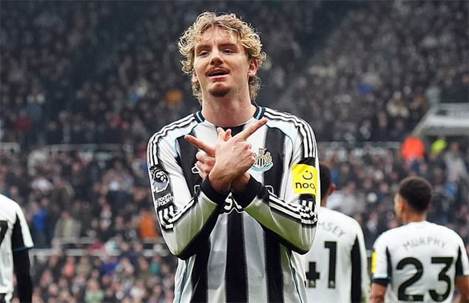 Woltemade lập cú đúp nhưng không thể giúp Newcastle có chiến thắng