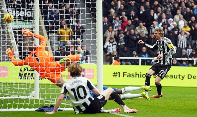 Newcastle bùng nổ trong hiệp 1 nhưng đã bị Chelsea lật ngược ở hiệp 2