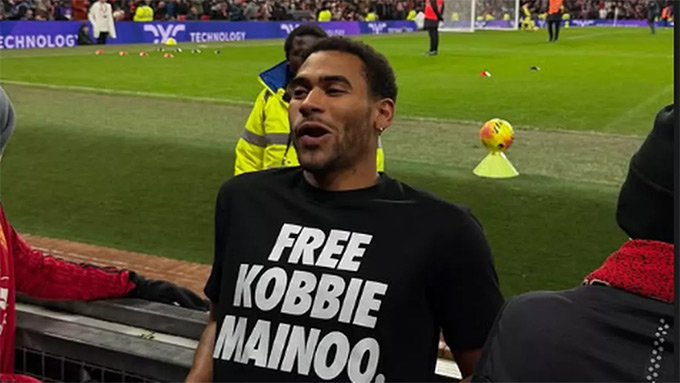 Anh trai Mainoo mang đến rắc rối cho người em